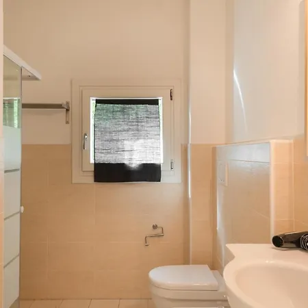 Elegant Ea Bianca 2 Bedroom Sleeps 6 Extra Bed Available N0614 *