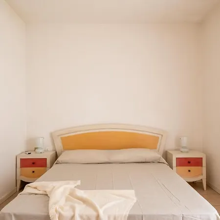 Elegant Ea Bianca 2 Bedroom Sleeps 6 Extra Bed Available N0614 Apartmán Cala Bitta