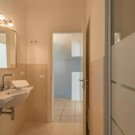 Elegant Ea Bianca 2 Bedroom Sleeps 6 Extra Bed Available N0614 *